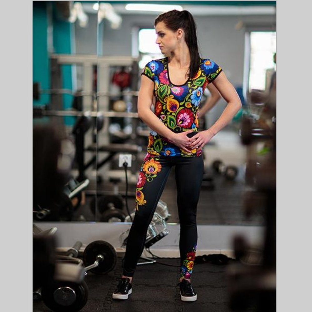 NWT fitness sport top folklore flowers sleeve - Picture 4 of 4